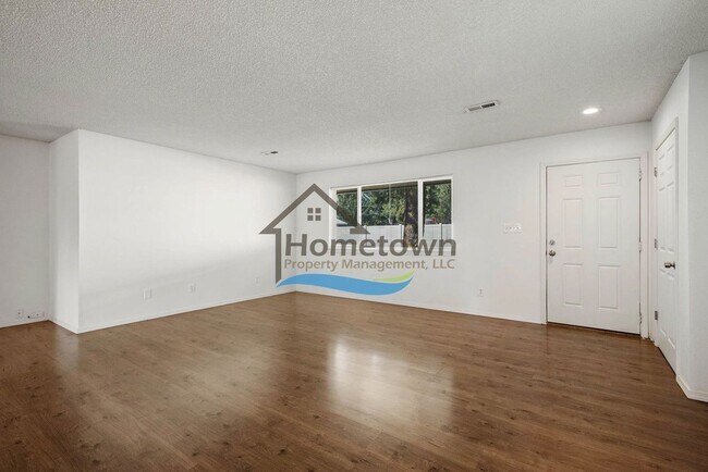 Building Photo - 3 Bedroom Home with Attached 3-Bay Garage ...