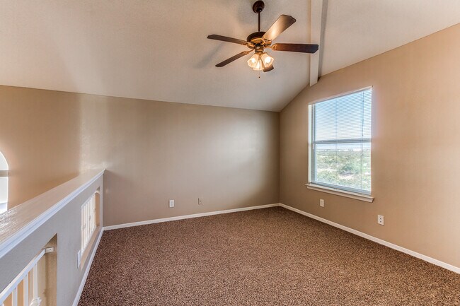 Building Photo - 3 Bedroom Northeast home for rent