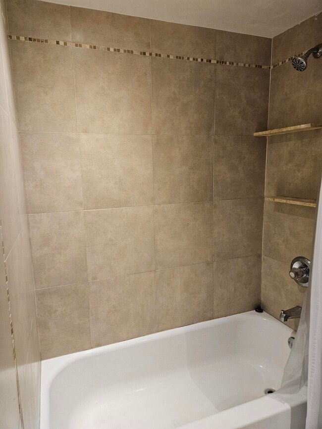 Building Photo - 8000 S Colony Cir