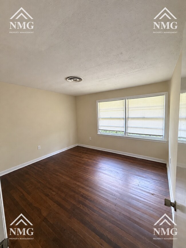 Building Photo - 215 Wildwood Ter