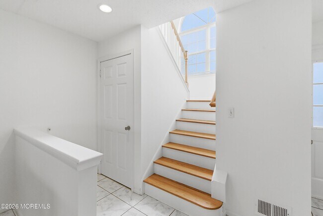 Building Photo - 44 Kingfisher Ct