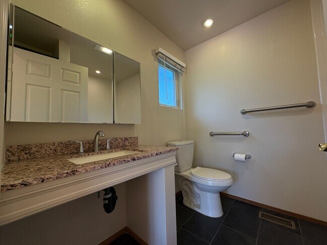 Building Photo - Charming Palo Alto Home with Beautiful Lan...