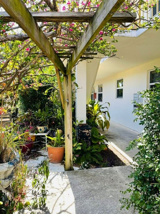 Interior Photo - 1609 S Federal Hwy Lake Worth, FL 33460