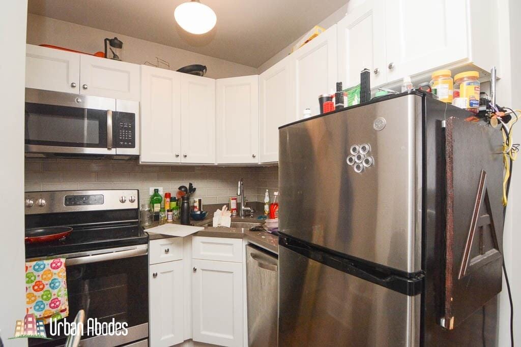 Building Photo - 818 W Lakeside Pl