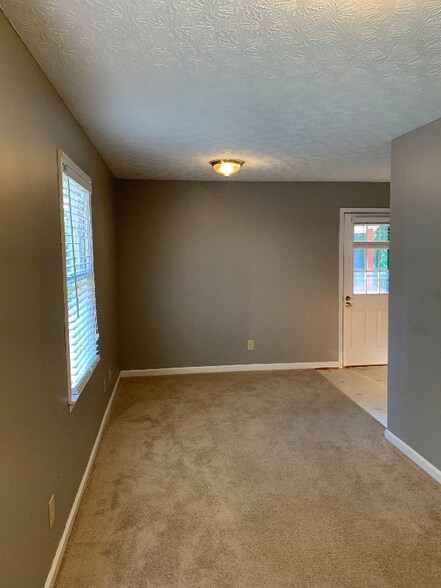 Building Photo - 1740 Brompton Square