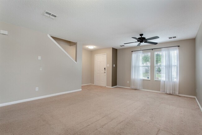 Building Photo - 2700 Peach Dr
