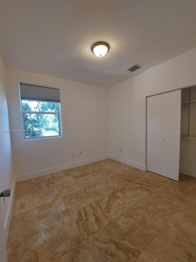 Building Photo - 2839 SW 25th Ter