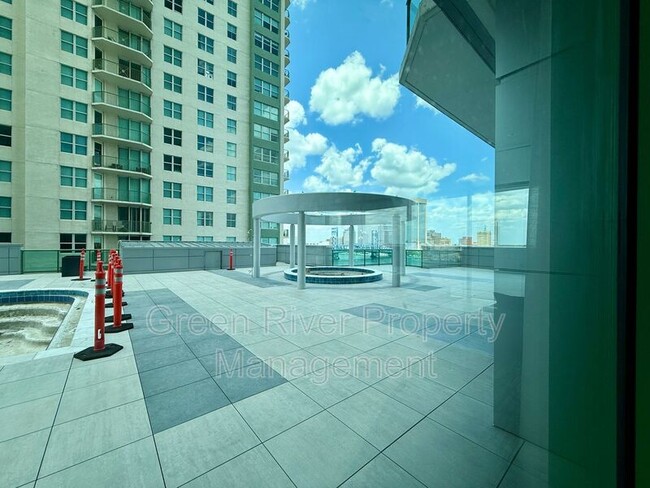 Building Photo - 1431 Riverplace Blvd