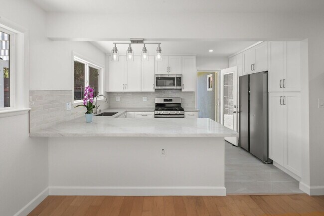 Building Photo - Welcome to your rare gem, dream home in Clairemont, San Diego!