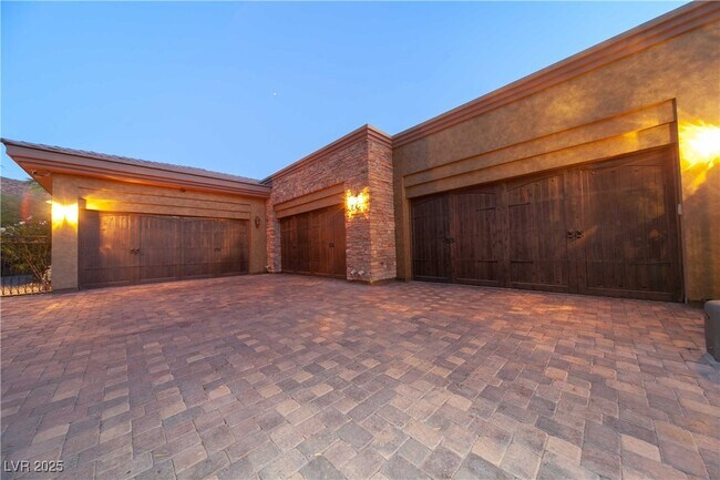 Building Photo - 514 Mandalay Ct