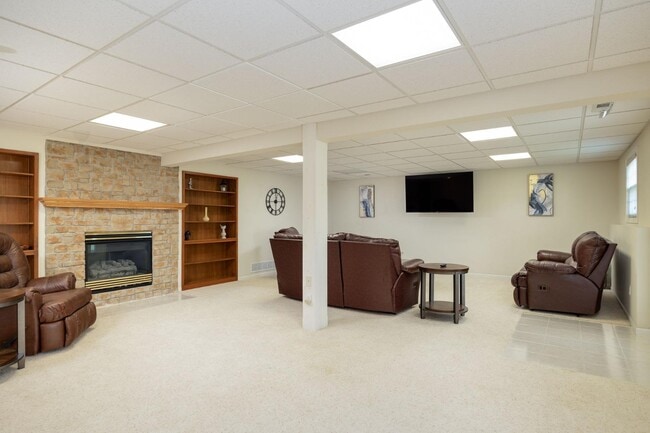 Building Photo - 2216 Berkshire Dr
