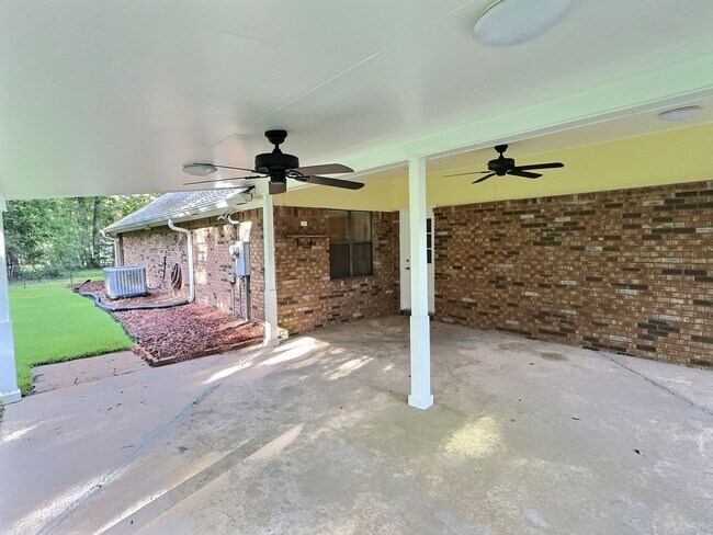 Building Photo - 118 Linnet Dr
