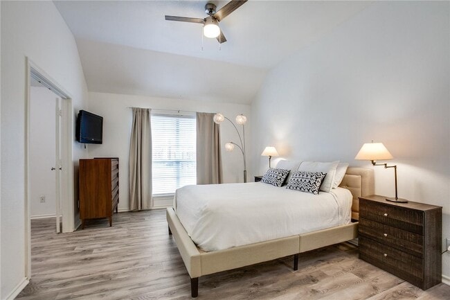 Building Photo - 3306 Ashleaf Dr