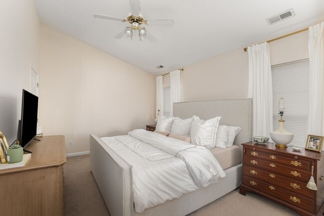 Building Photo - Adorable Home in Delta Ridge - NW Raleigh Just off Glenwood Avenue!