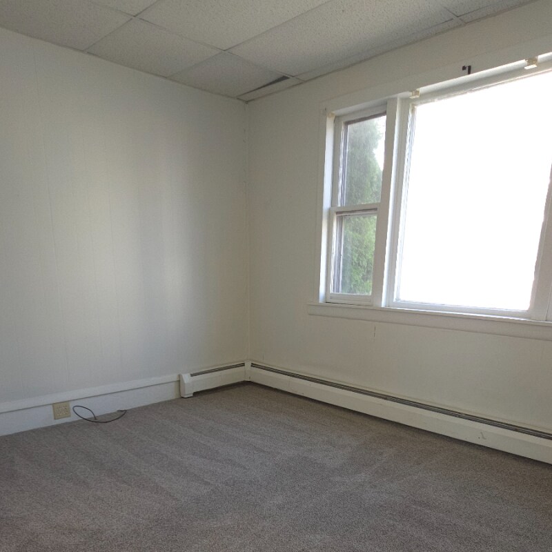 Building Photo - 19-21-21 Mcdougall Ave