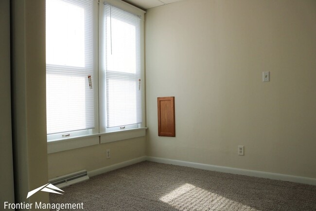 Building Photo - 923 Osage St