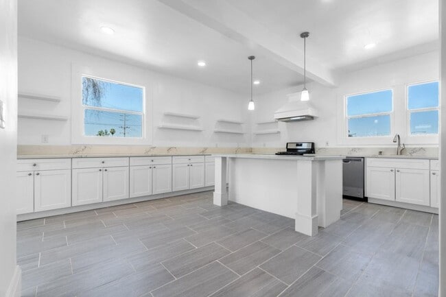 Building Photo - 1019 N Main St