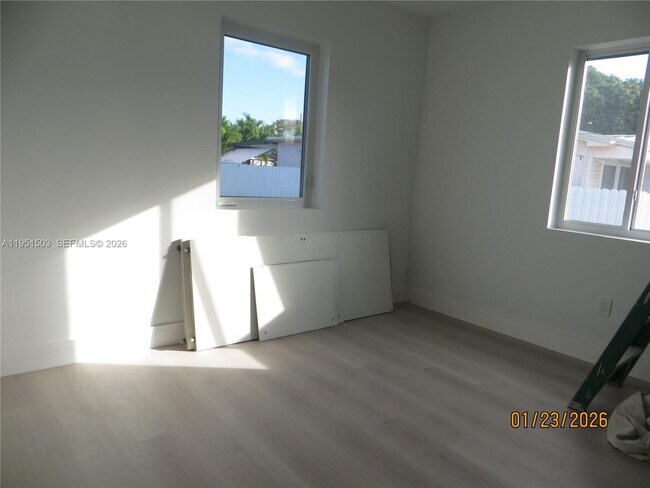 Building Photo - 7435 SW 22nd St