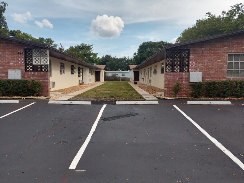Building Photo - 148 NW 40th Ct