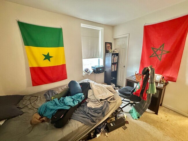 Building Photo - Great 2 bed 1 bath in Eckington/Bloomingda...