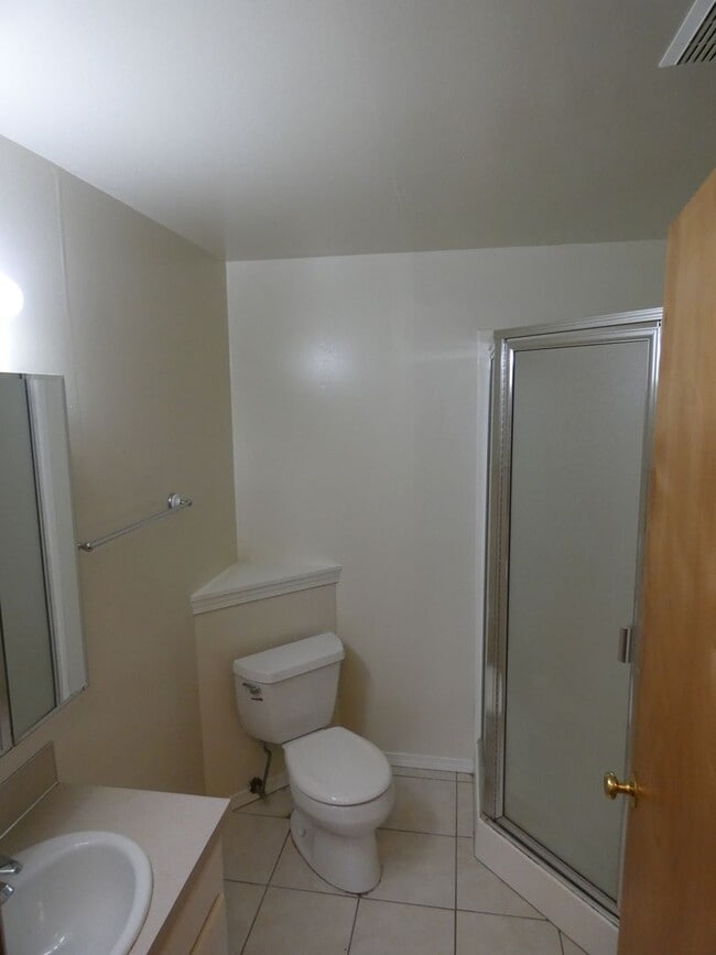 Building Photo - **Spacious Duplex** Lower Level