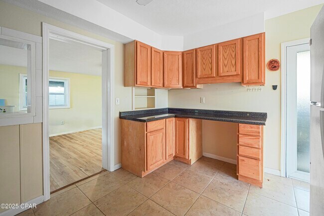 Building Photo - 1504 W 13th St