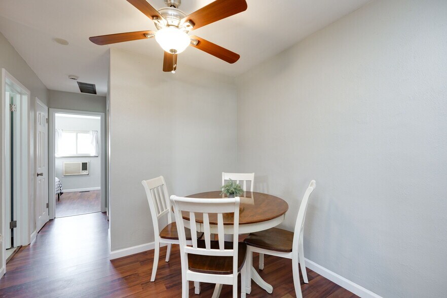 Building Photo - 3048 Southdale Dr