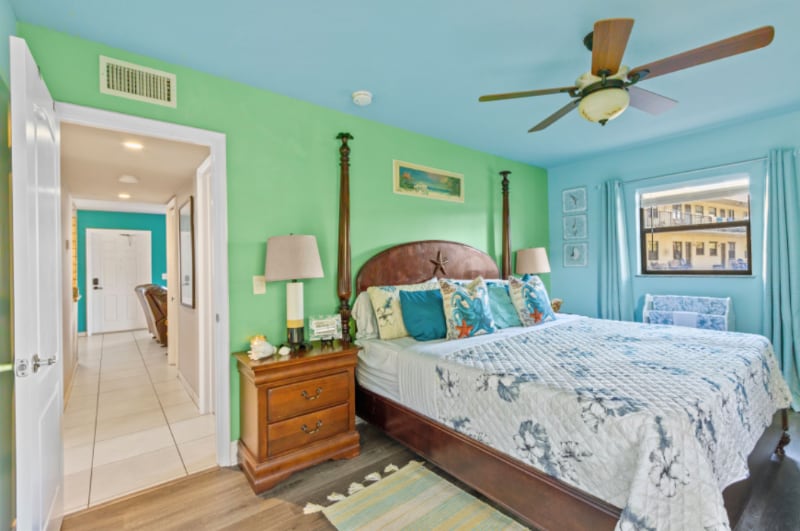 Building Photo - 715 S Ocean Dr