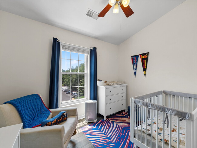 Building Photo - Elegant Colonial Townhome Living in Histor...