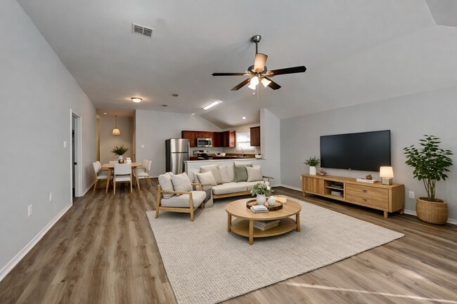 Building Photo - Charming 3-Bed, 2-Bath Home in Dallas with Garage Parking