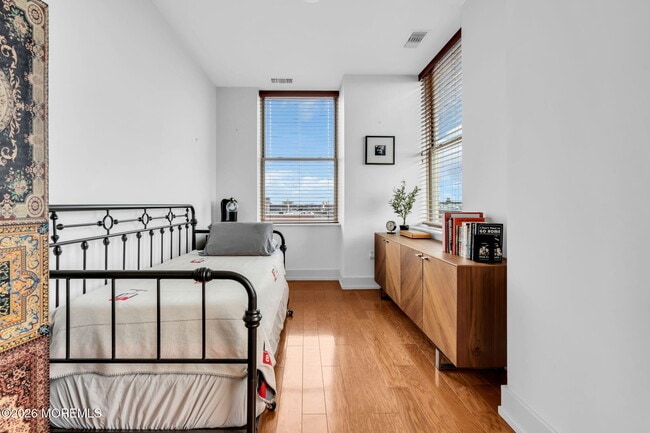 Building Photo - 501 Grand Ave