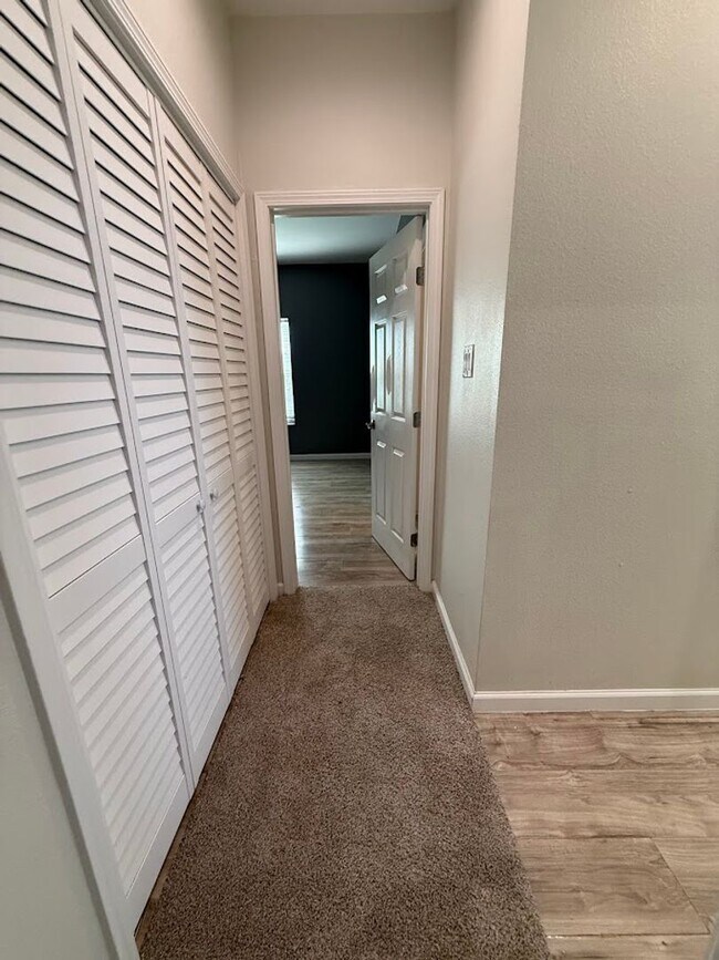 Building Photo - NEW ON MARKET