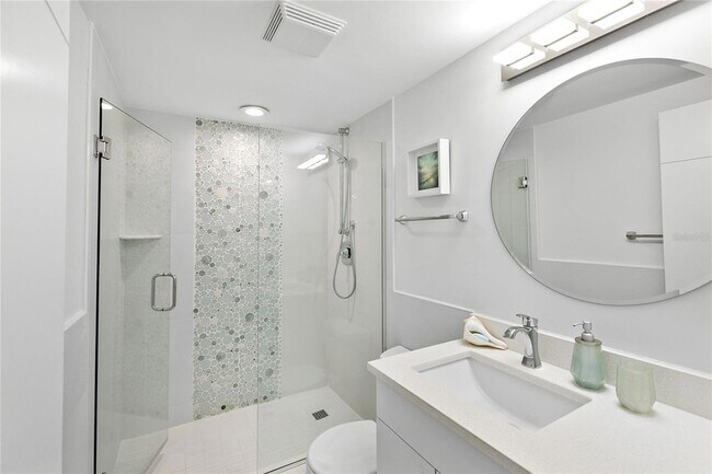 Building Photo - 601 Longboat Club Rd