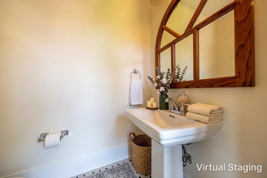 virtually staged photo - 5336 Junius St