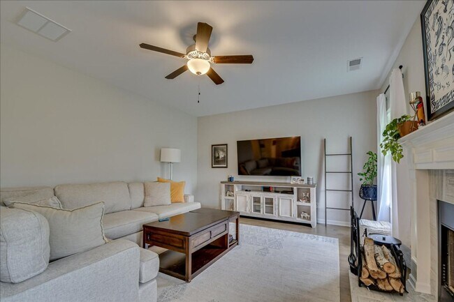 Building Photo - 211 Palisade Rdg