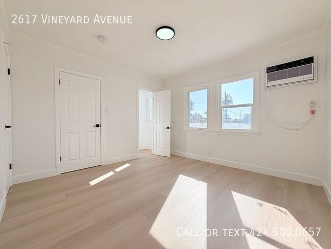 Building Photo - 2617 Vineyard Ave