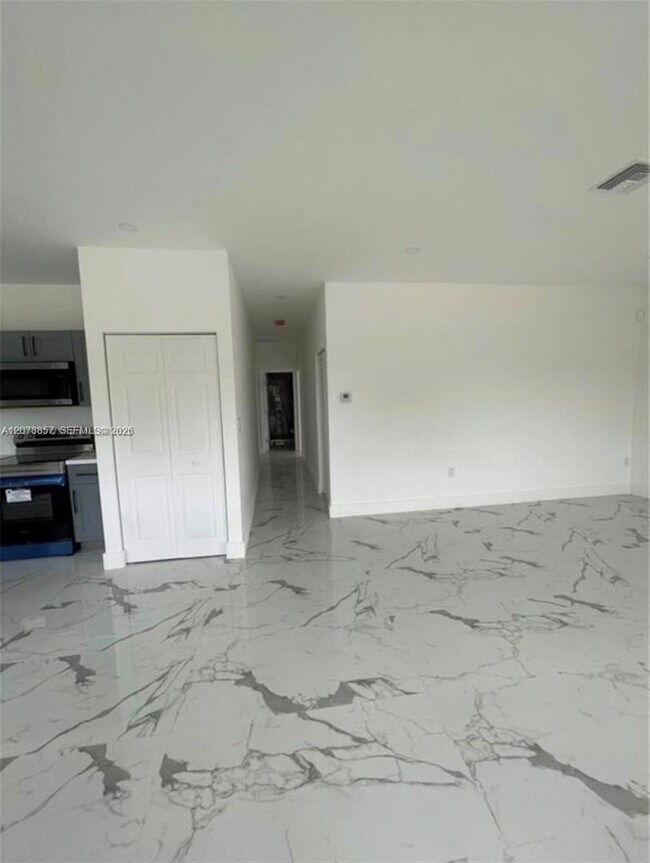 Building Photo - 26515 SW 139th Ave