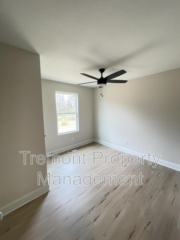 Building Photo - 307 W 42nd St