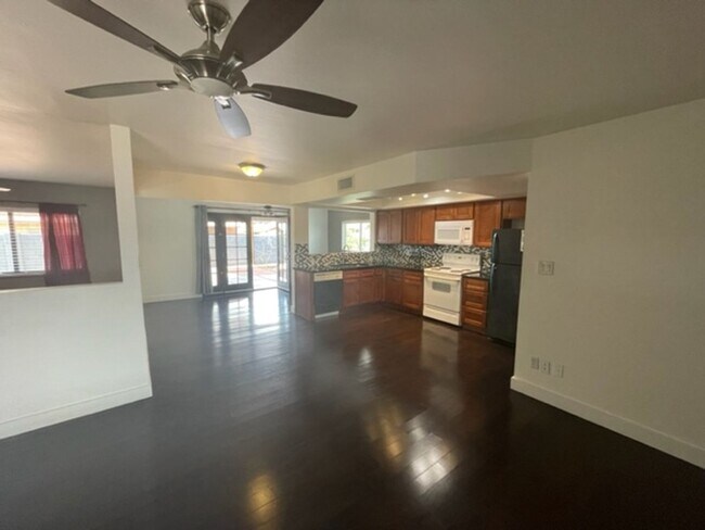 Building Photo - Charming 3 Bedroom Home | Oversized Backyard on Corner Lot