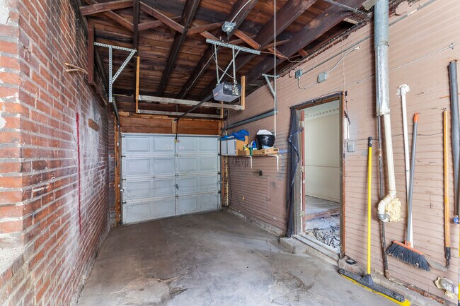 Building Photo - 6644 Gravois Ave