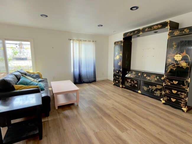 Building Photo - 4504 Moraga Ave