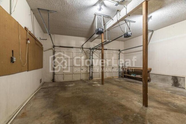 Building Photo - 2907 Burnt Oak St