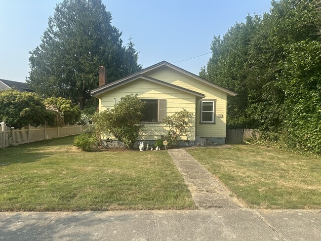 Building Photo - 7951 Maple Ave SE