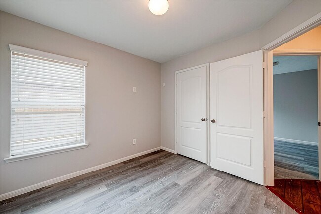 Building Photo - 1807 Hidden Breeze Dr