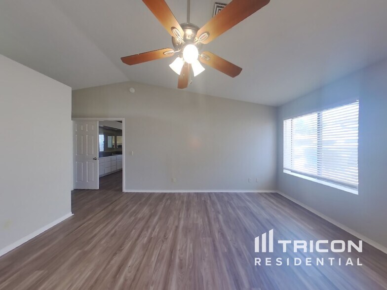 Building Photo - 6309 E Ivyglen St