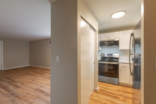 Building Photo - 12387 SW Walnut St