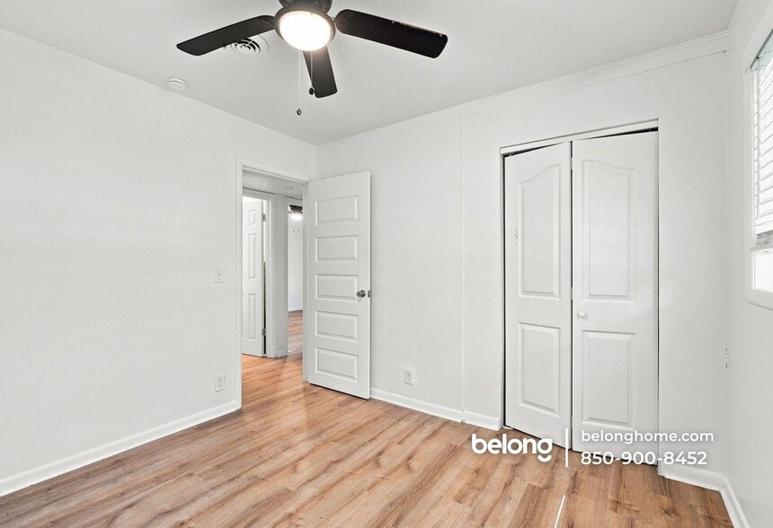Building Photo - 6011 Greenwood Ln