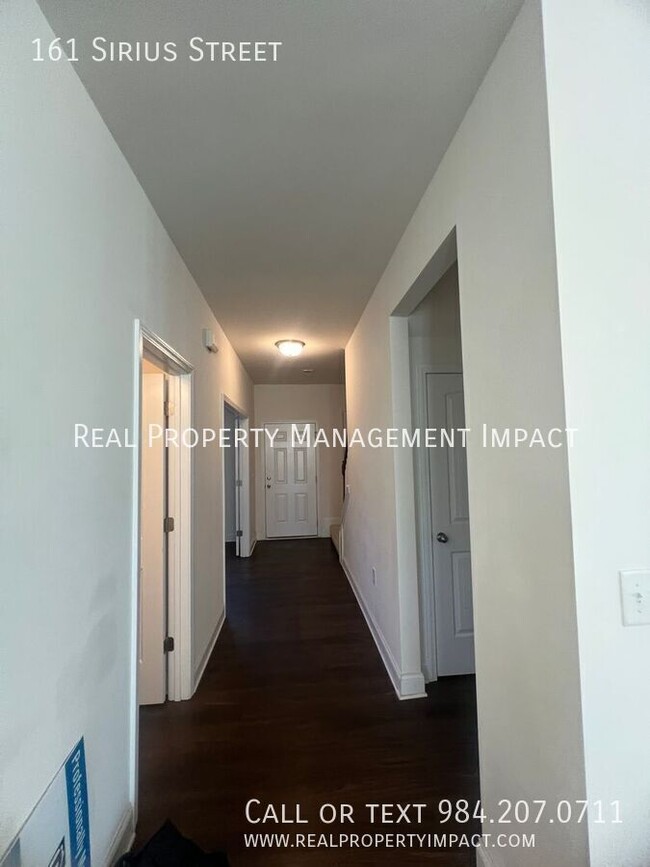 Building Photo - MOVE IN SPECIAL - $200 OFF Spacious 3 Bedr...