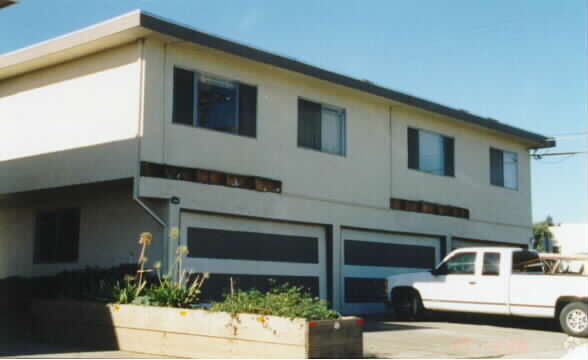 Building Photo - 304 A St