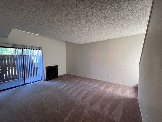 Building Photo - 6060 Gloria Dr